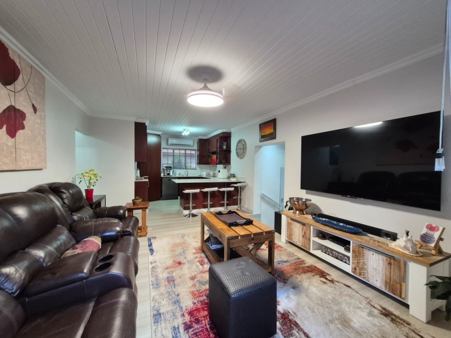 5 Bedroom Property for Sale in Langenhovenpark Free State